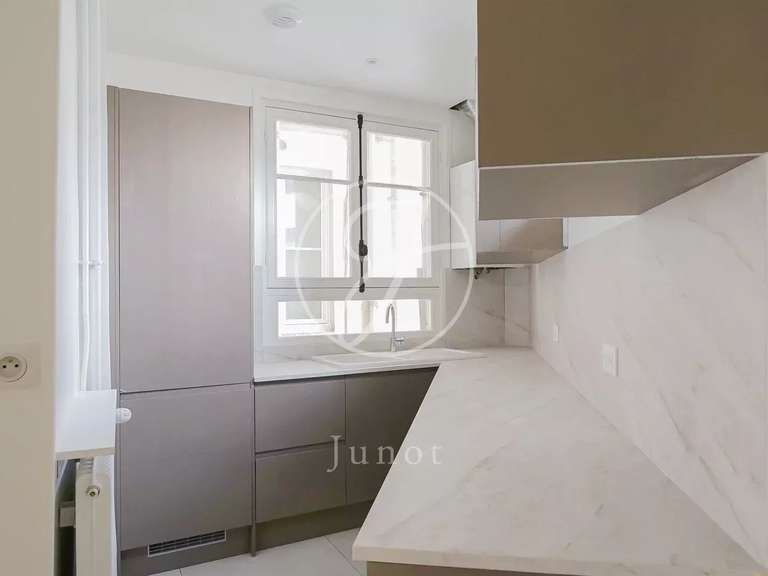 Appartement Paris 8e - 2 chambres - 76m²