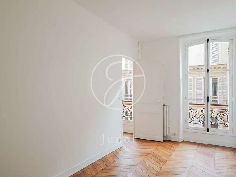 Appartement Paris 8e - 2 chambres - 76m²