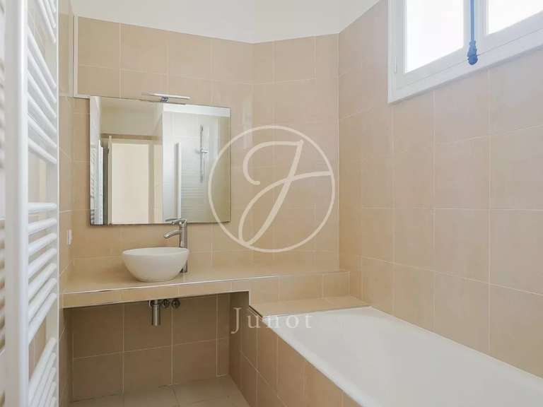 Appartement Paris 8e - 2 chambres - 76m²