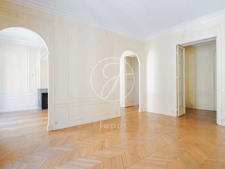 Appartement Paris 8e - 3 chambres - 155m²
