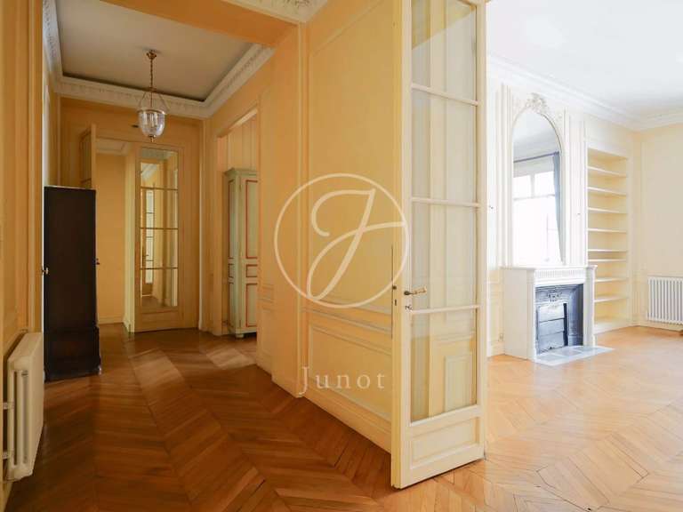 Appartement Paris 8e - 3 chambres - 155m²