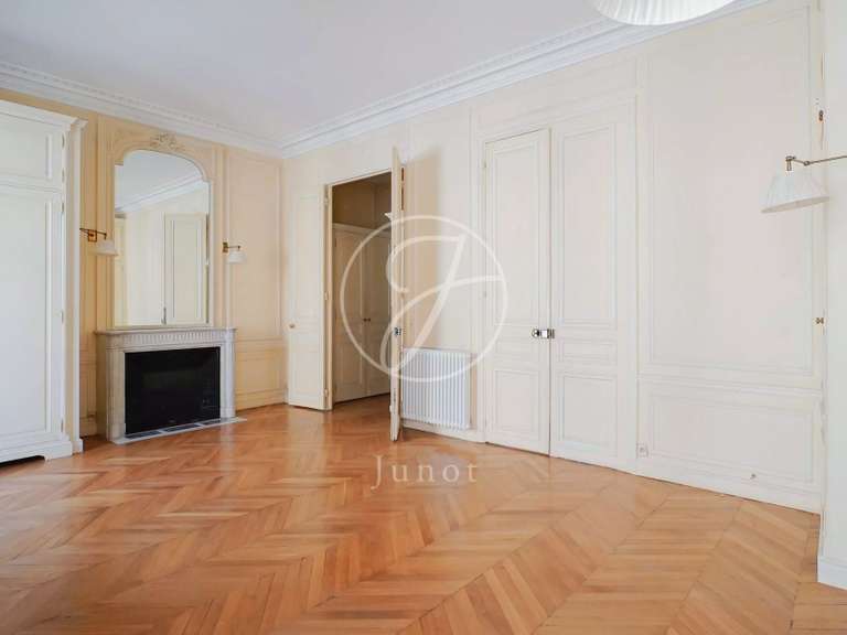 Appartement Paris 8e - 3 chambres - 155m²