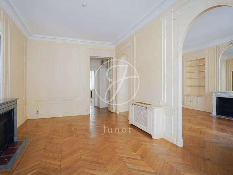 Appartement Paris 8e - 3 chambres - 155m²