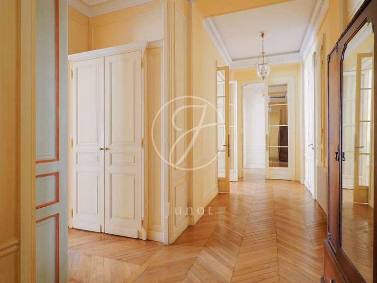 Appartement Paris 8e - 3 chambres - 155m²