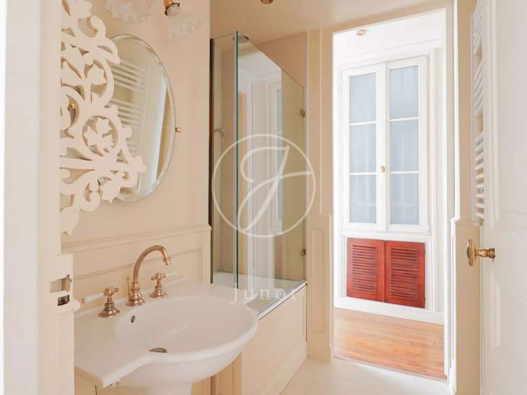 Appartement Paris 8e - 3 chambres - 155m²