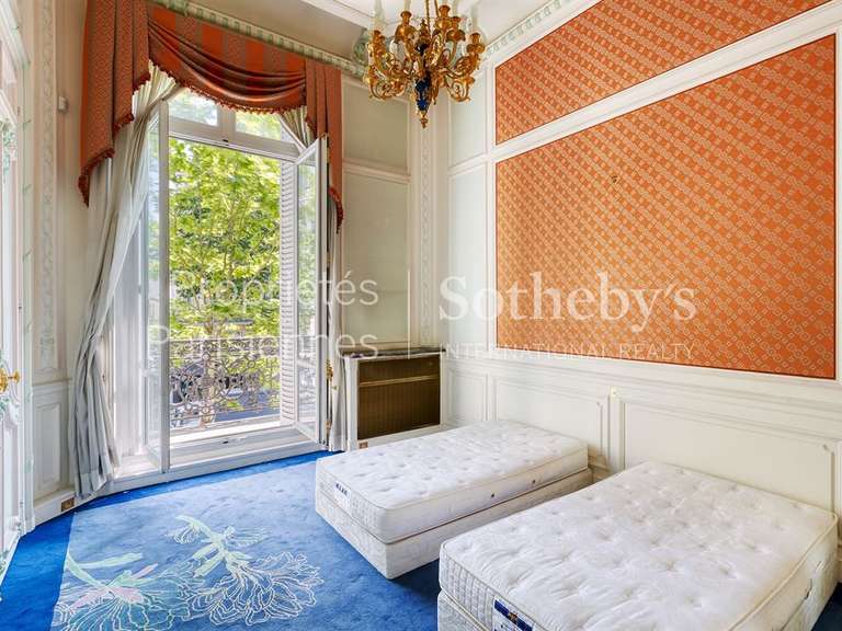 Appartement Paris 8e - 3 chambres - 323m²
