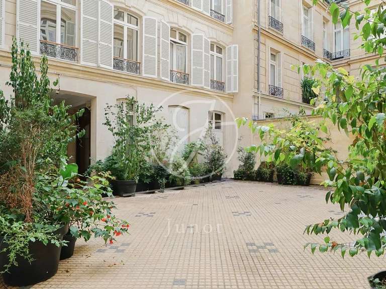 Appartement Paris 8e - 2 chambres - 76m²