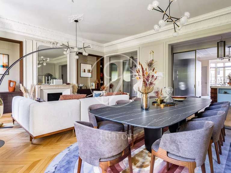 Appartement Paris 8e - 4 chambres - 266m²
