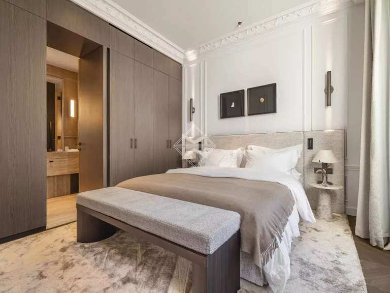 Appartement Paris 8e - 3 chambres - 130m²