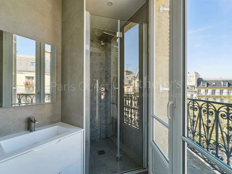 Appartement Paris 8e - 3 chambres - 146m²