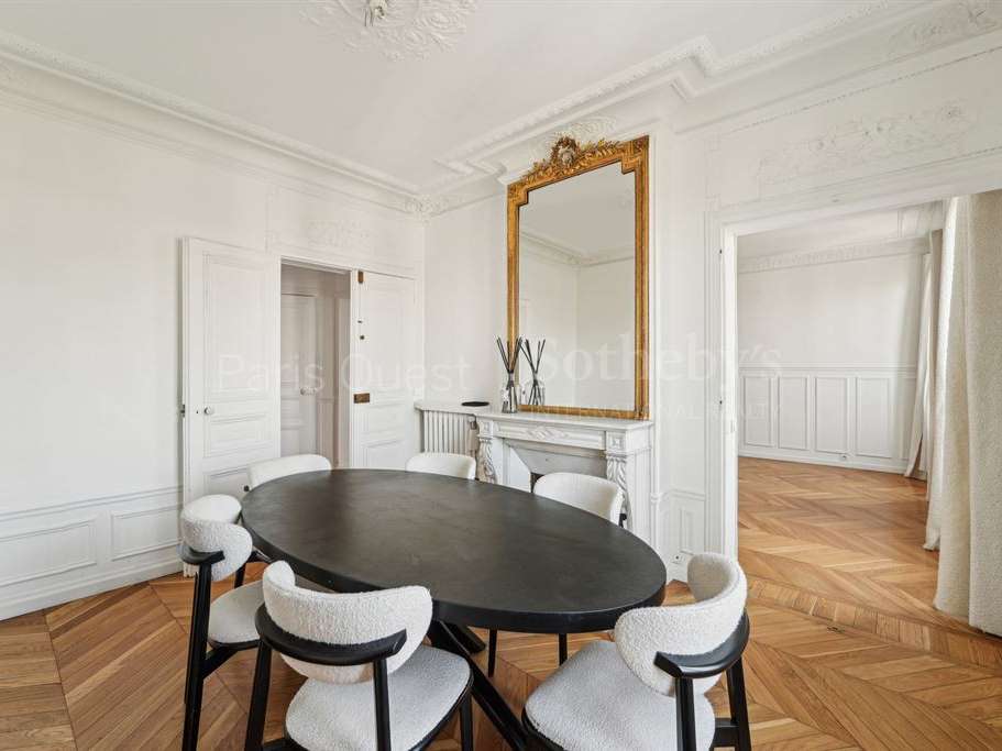 Apartment Paris 8e