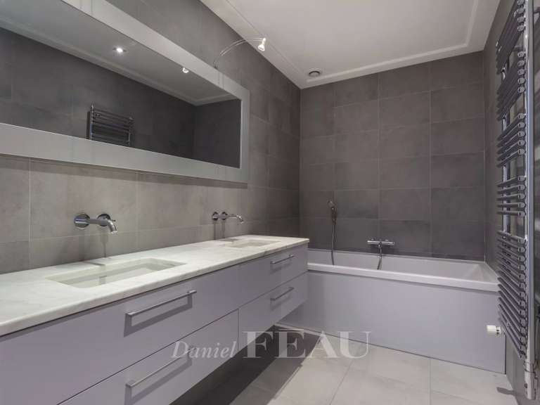 Appartement Paris 8e - 3 chambres - 189m²
