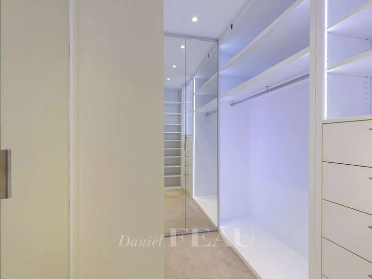 Appartement Paris 8e - 3 chambres - 189m²