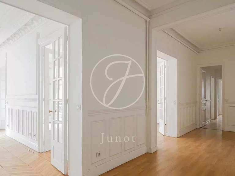 Appartement Paris 8e - 3 chambres - 166m²