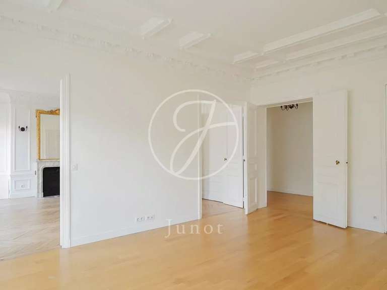 Appartement Paris 8e - 3 chambres - 150m²