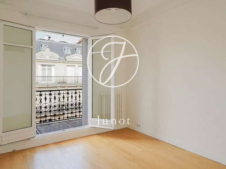 Appartement Paris 8e - 3 chambres - 150m²