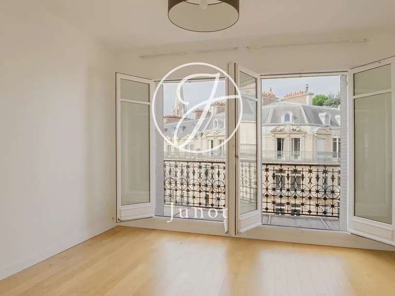 Appartement Paris 8e - 3 chambres - 150m²