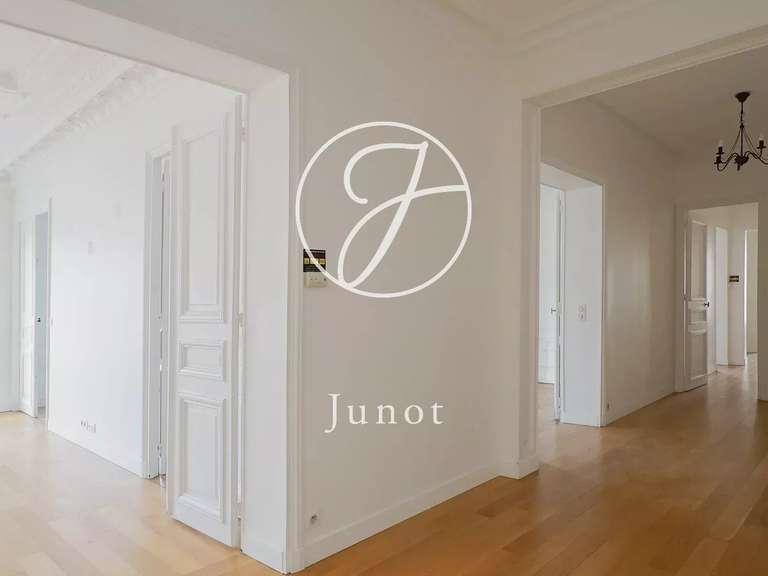 Appartement Paris 8e - 3 chambres - 150m²