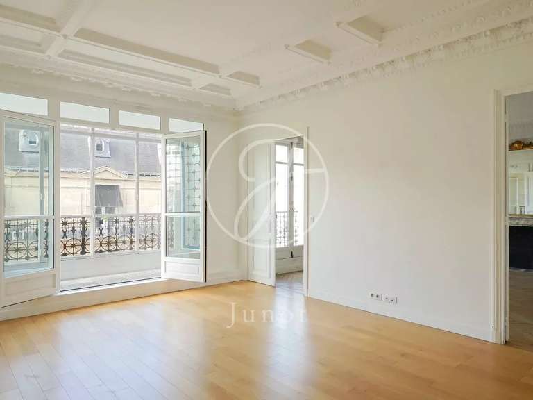 Appartement Paris 8e - 3 chambres - 150m²