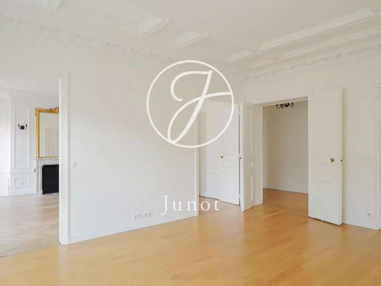 Appartement Paris 8e - 3 chambres - 150m²