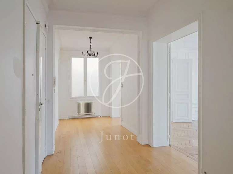 Appartement Paris 8e - 3 chambres - 150m²