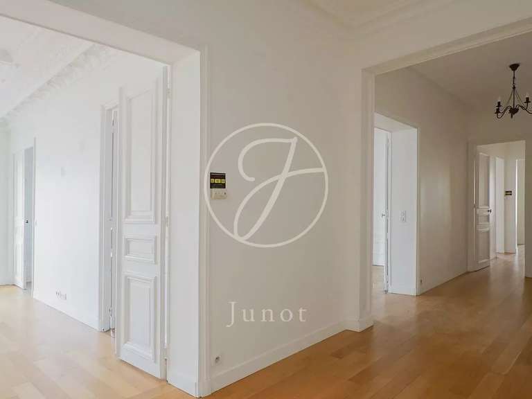 Appartement Paris 8e - 3 chambres - 150m²