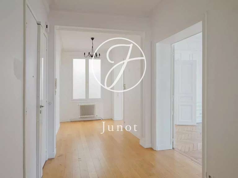 Appartement Paris 8e - 3 chambres - 150m²