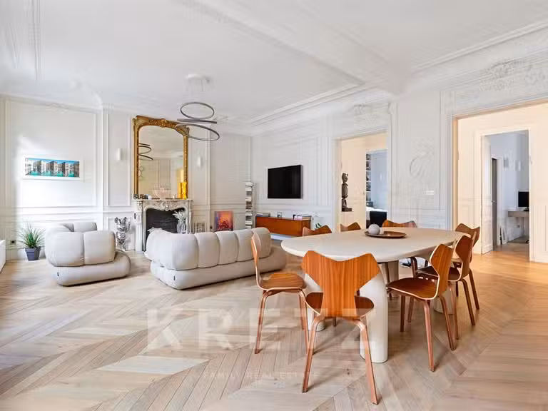 Appartement Paris 8e - 3 chambres - 160m²