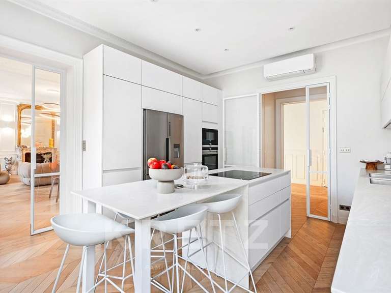 Appartement Paris 8e - 3 chambres - 160m²