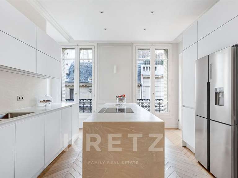Appartement Paris 8e - 3 chambres - 160m²