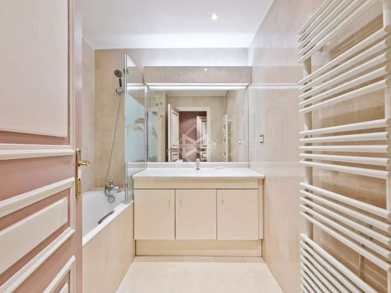 Appartement Paris 8e - 1 chambre - 66m²