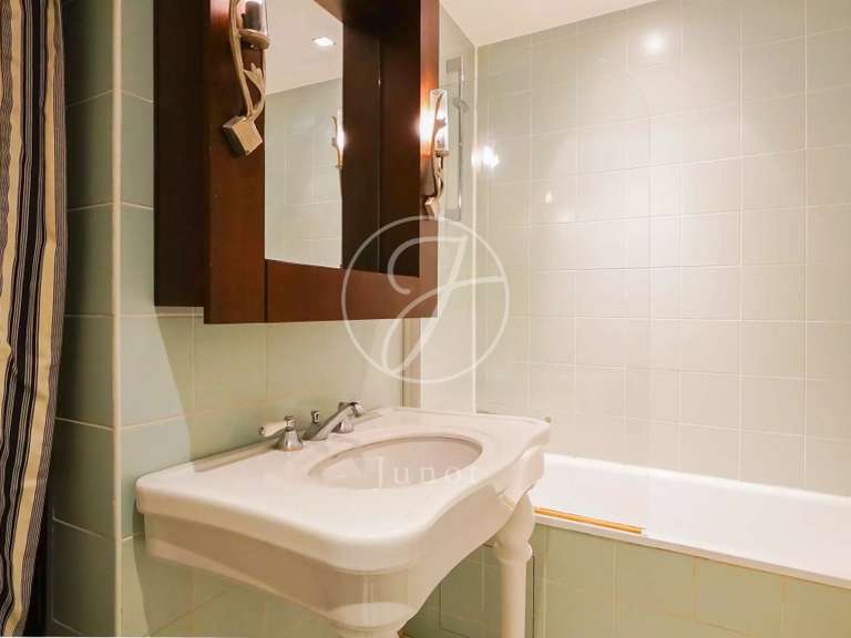 Appartement Paris 8e - 1 chambre - 76m²