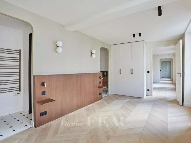 Appartement Paris 8e - 3 chambres - 114m²
