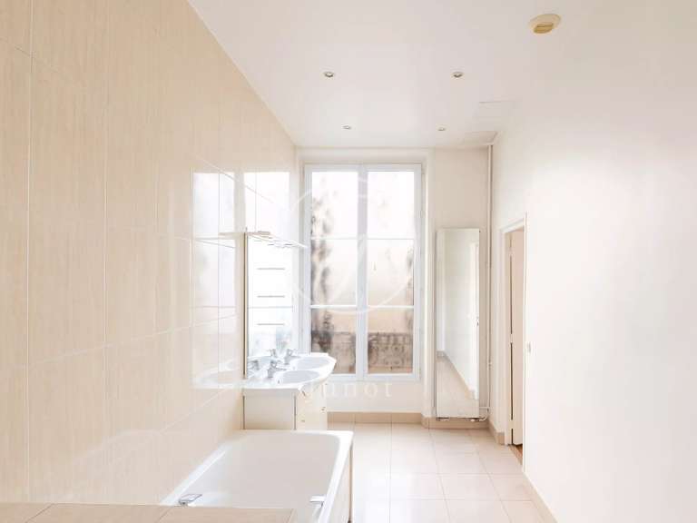 Appartement Paris 8e - 4 chambres - 166m²