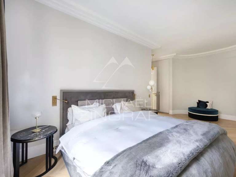 Appartement Paris 8e - 3 chambres - 232m²