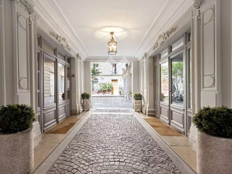 Appartement Paris 8e - 3 chambres - 232m²