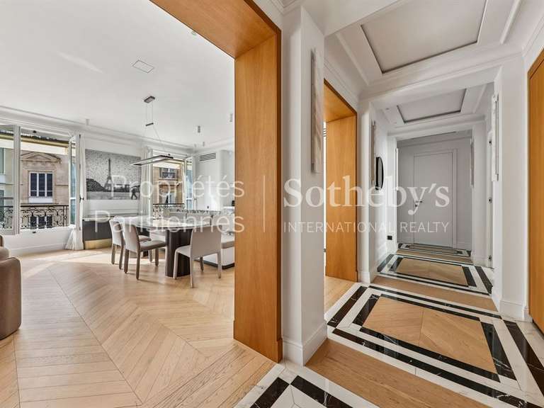 Appartement Paris 8e - 3 chambres - 130m²