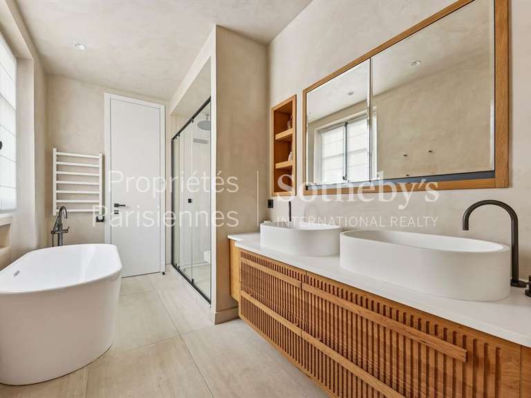 Appartement Paris 8e - 3 chambres - 130m²