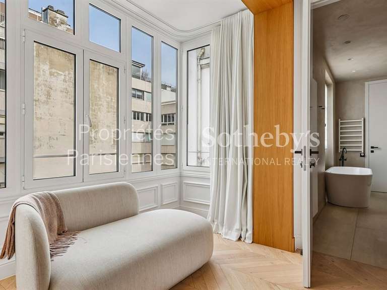 Appartement Paris 8e - 3 chambres - 130m²