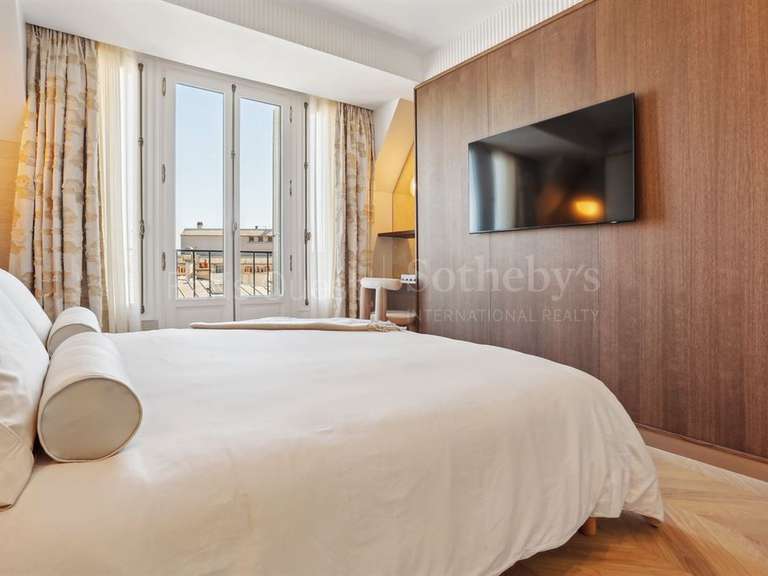 Appartement Paris 8e - 2 chambres - 126m²