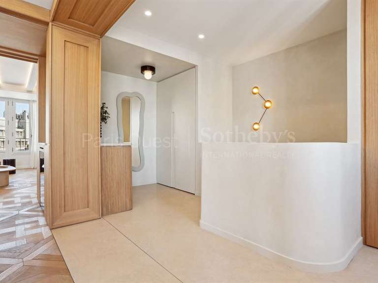 Appartement Paris 8e - 2 chambres - 126m²