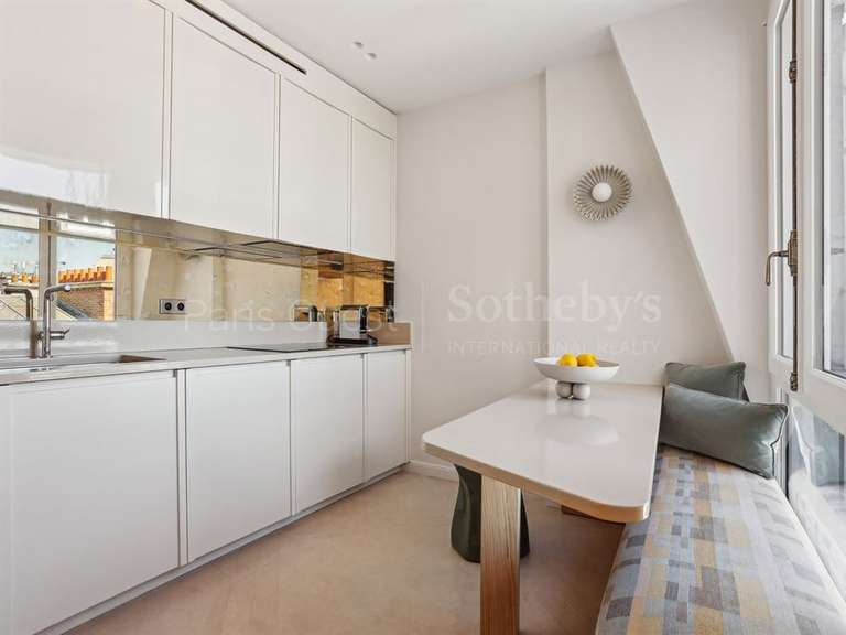 Appartement Paris 8e - 2 chambres - 126m²