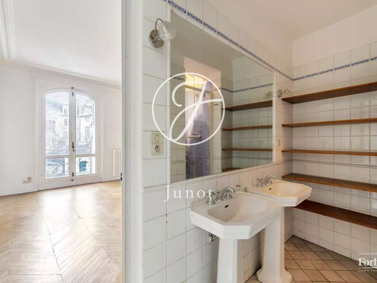 Appartement Paris 8e - 5 chambres - 168m²