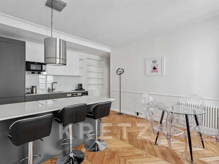 Appartement Paris 8e - 2 chambres - 81m²