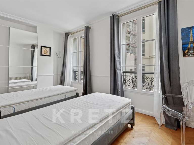 Appartement Paris 8e - 2 chambres - 81m²