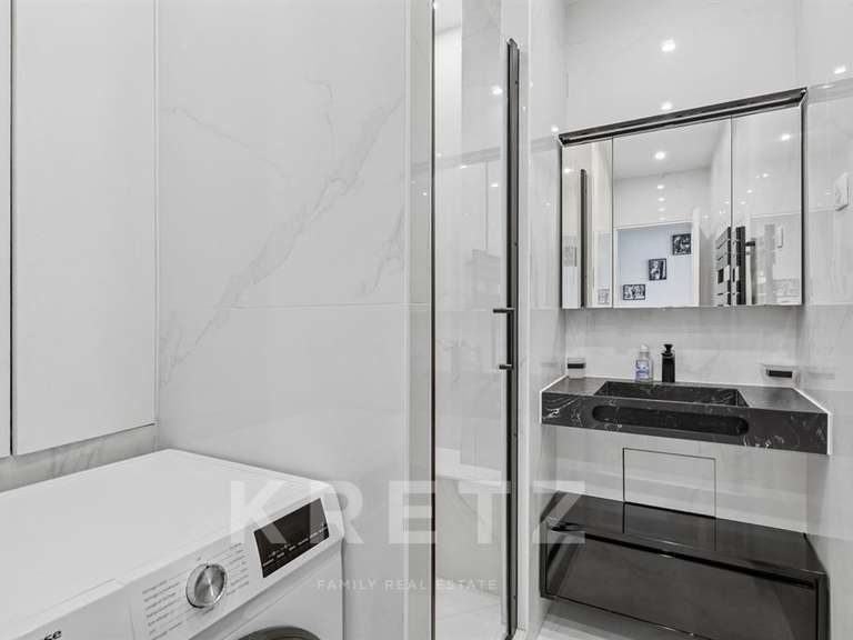 Appartement Paris 8e - 2 chambres - 81m²