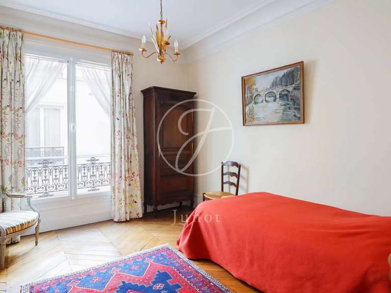 Appartement Paris 8e - 3 chambres - 130m²