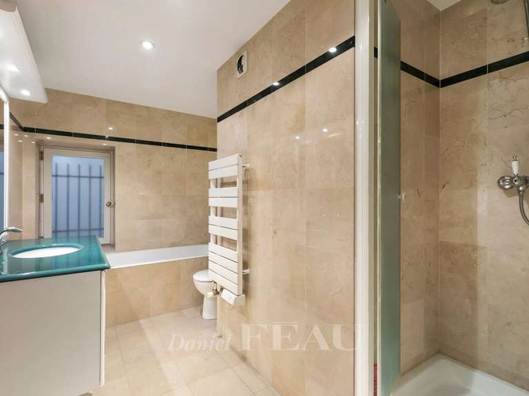 Appartement Paris 8e - 3 chambres - 231m²