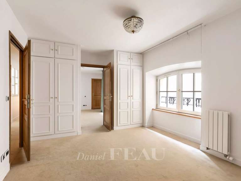 Appartement Paris 8e - 3 chambres - 231m²