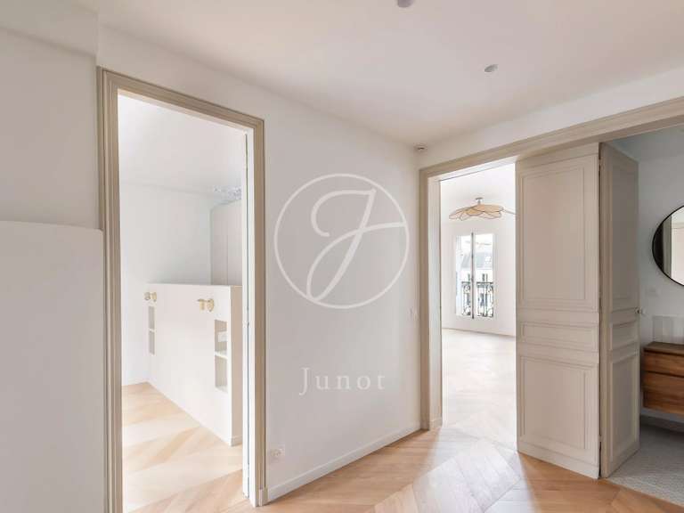 Appartement Paris 8e - 3 chambres - 114m²